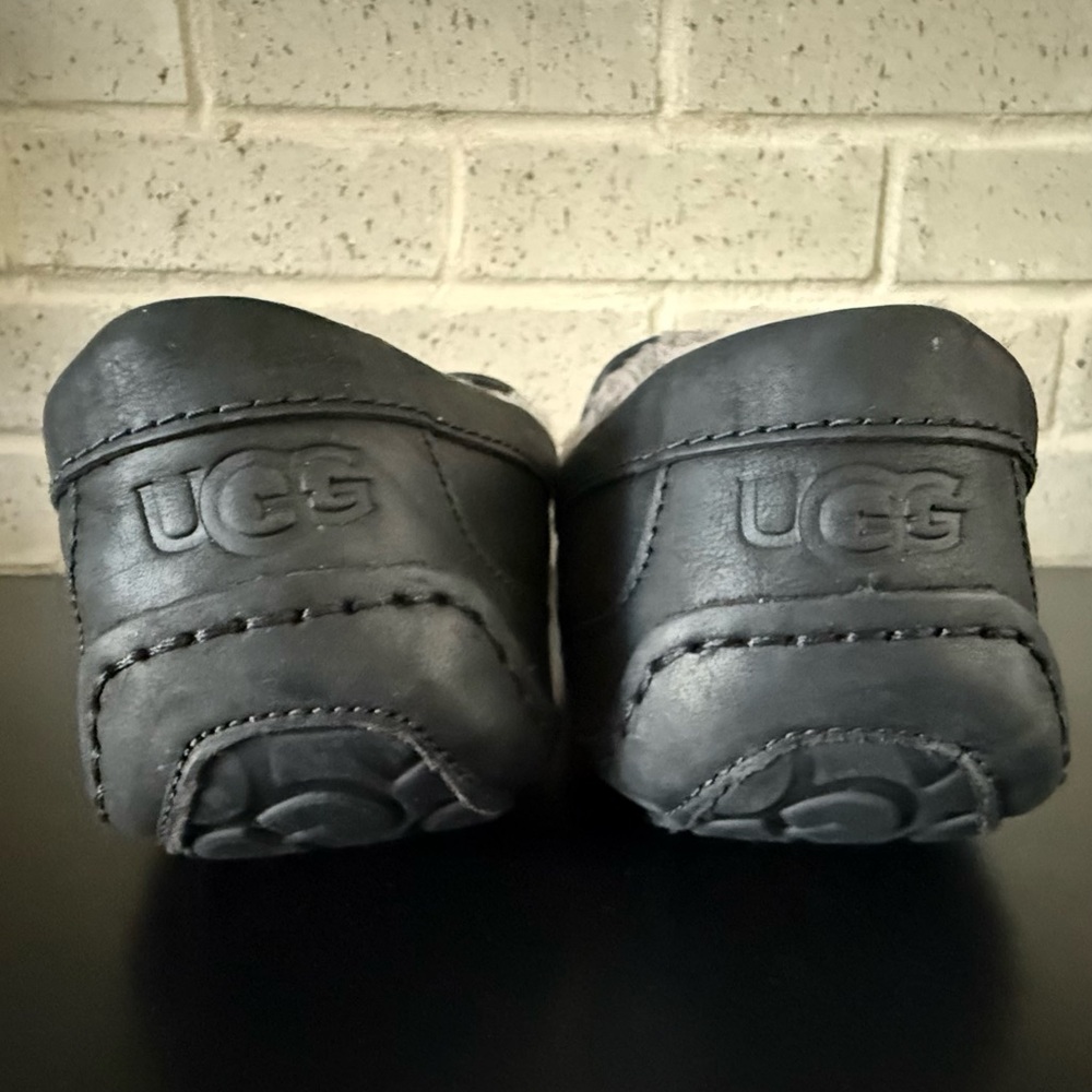 NEW UGG Men's Ascot Black Leather Slip-On Loafers - Picture 4 of 6